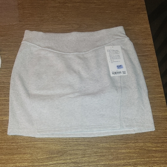 lululemon athletica Dresses & Skirts - Lululemon Scubs HR Mini Skirt NWT